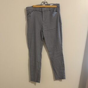 GAP Women's Black and White Checkered Ankle Pants